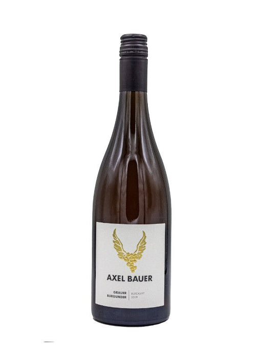 Axel Bauer Blacklist Grauer Burgunder Orange 2019 Wein in bernsteinfarbener Flasche mit weißem Etikett und goldenen Flügeln