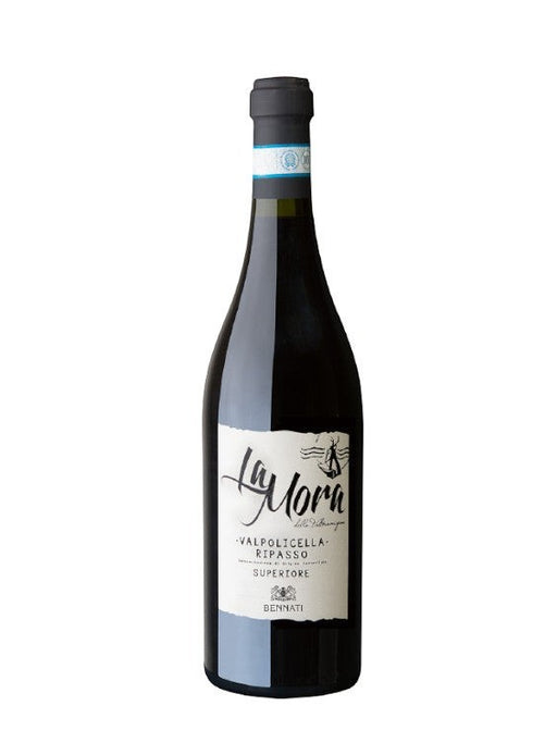 Bennati Valpolicella Ripasso Superiore "La Mora della Valtramigna" 2020, tiefrot, mit Aromen von Kirschen, Pflaumen, Vanille und Kakao.