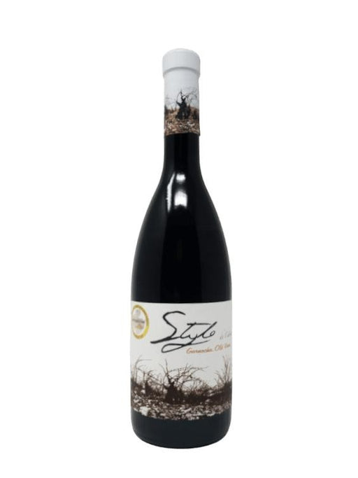 Mein-Weinhandel Bodegas Cubero Stylo Garnacha Old Vines 2021 Rotwein aus Spanien, tiefes Kirschrot, Aromen von roten Früchten und Gewürzen.