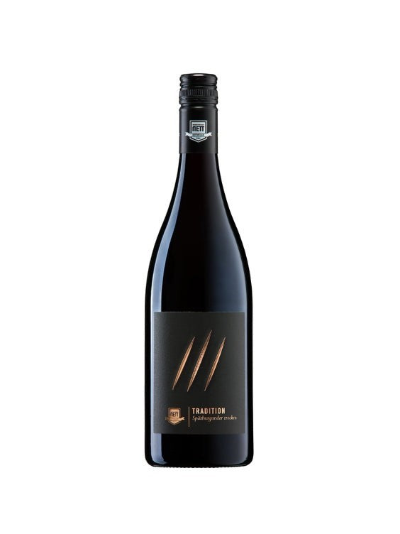 Mein-Weinhandel Spätburgunder Tradition 2022 Rotwein in dunkler Glasflasche mit schwarzem Etikett und goldenen Kratzern.
