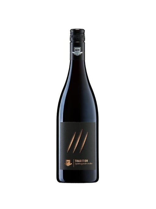 Mein-Weinhandel Spätburgunder Tradition 2022 Rotwein in dunkler Glasflasche mit schwarzem Etikett und goldenen Kratzern.